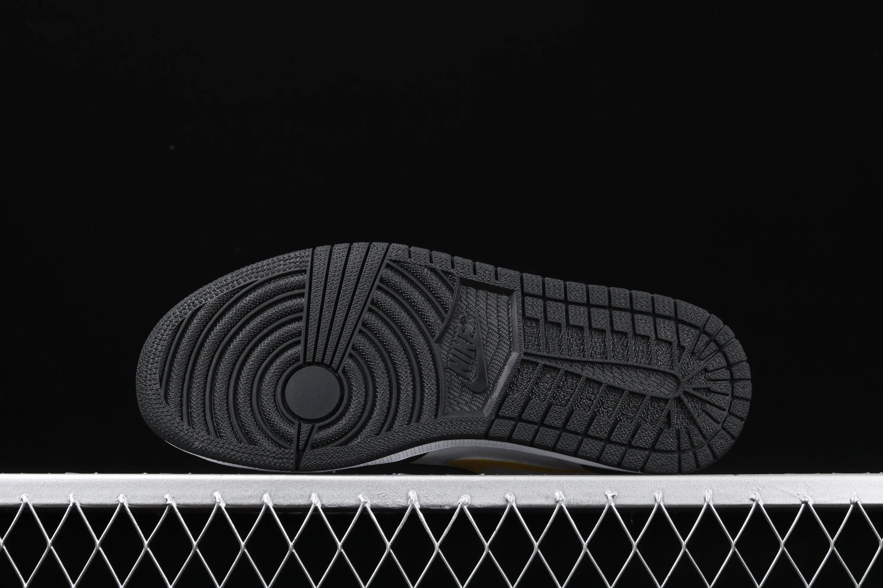All categories Air Jordan Jordan series basketball shoes Air Jordan 1 High Air Jordan 1 "Dynamic Yellow" AJ1 black and white contrast stitching hook basketball shoes CD6579-071